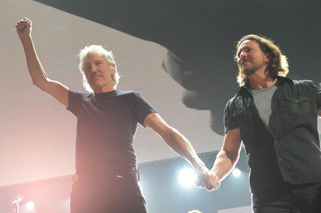 Roger Waters and Eddie Veddar hold hands 